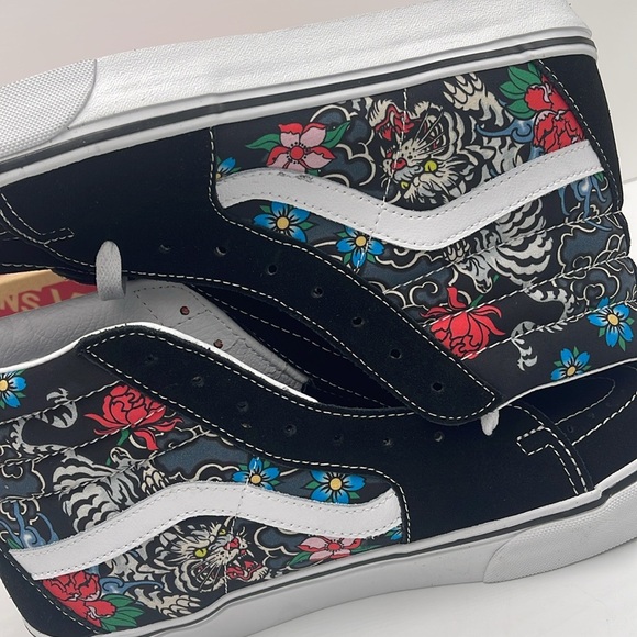 Vans Men’s High-Top Sneakers Sk8-Hi
Tiger Floral Multi/True White
VN000BW76GL - Picture 16 of 16